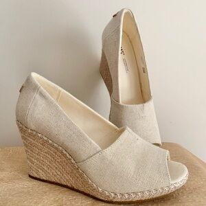 (NEW) TOMS Michelle Espadrille Wedge Sandal in Cream